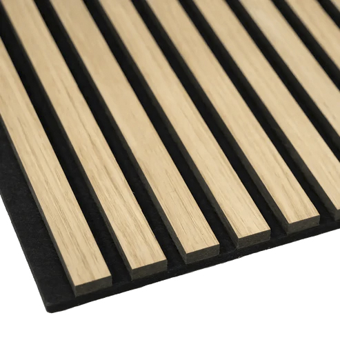 Akustikpaneele - Lamellendekor Eiche Natur mit schwarzem Filz