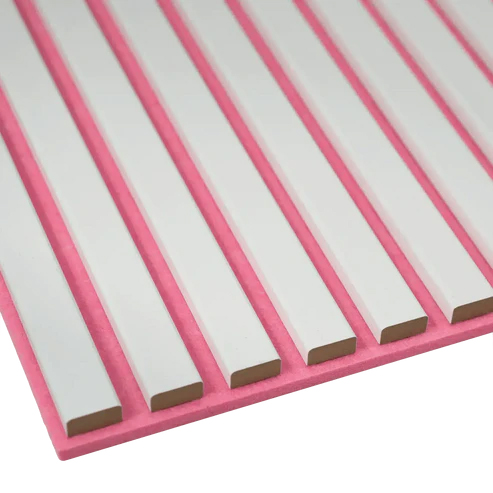 Akustikpaneele - Lamellendekor Weiß mit pinkem Filz