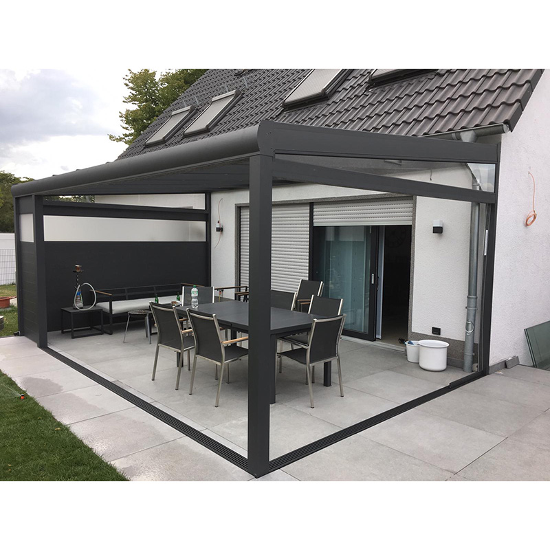 Trennwandprofil aus Aluminium mit Nut und Feder als Sichtschutz mit einem Streifen aus satiniertem Plexiglas